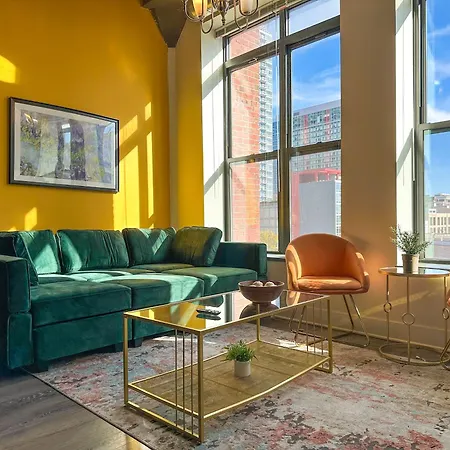 Spacious 2Br Vacation Rental With City View, Optional Parking And Gym Near Mccormick Place & Downtown Chicago Attractions