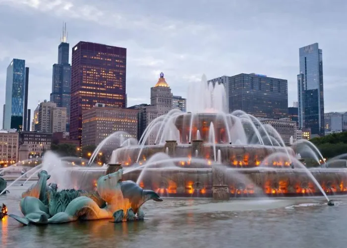 Spacious 2br Vacation With View, Optional Parking And Gym Near Mccormick Place & Downtown Attractions Apartment Chicago