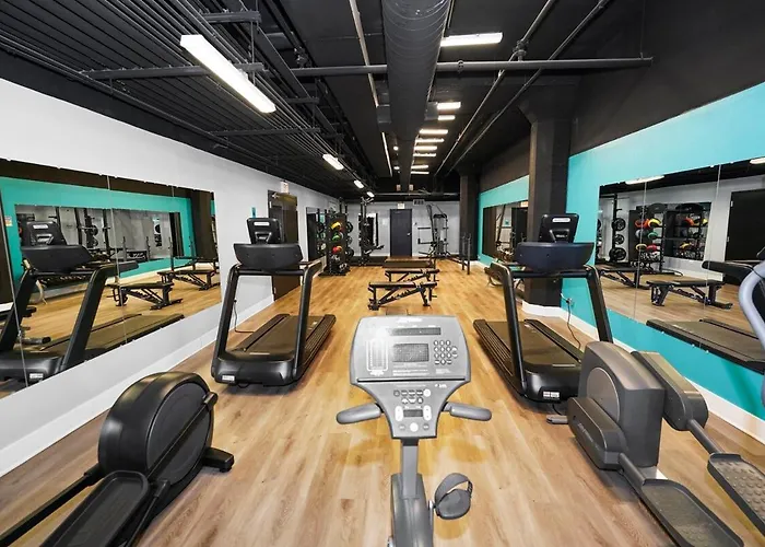 Spacious 2br Vacation With View, Optional Parking And Gym Near Mccormick Place & Downtown Attractions *