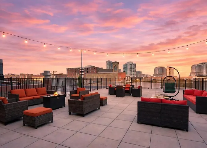 Spacious 2br Vacation With View, Optional Parking And Gym Near Mccormick Place & Downtown Attractions Apartment *
