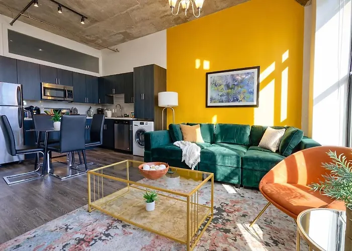 Spacious 2br Vacation With View, Optional Parking And Gym Near Mccormick Place & Downtown Attractions Apartment Chicago