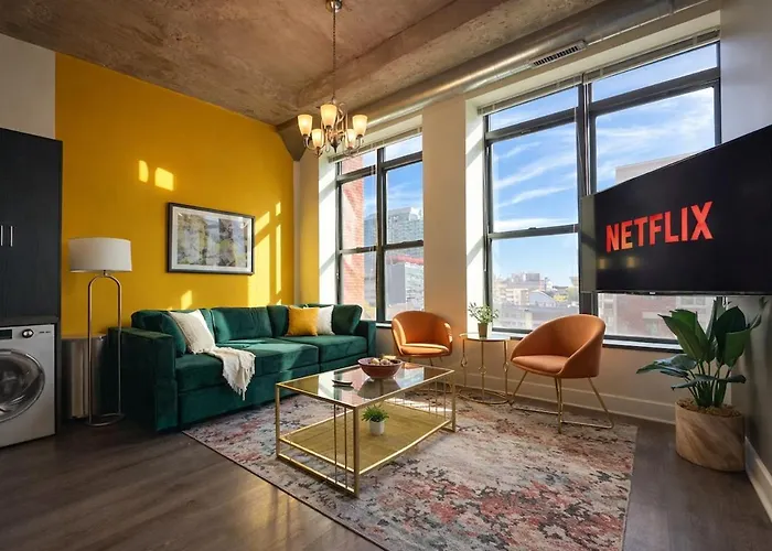 Spacious 2br Vacation With View, Optional Parking And Gym Near Mccormick Place & Downtown Attractions Chicago