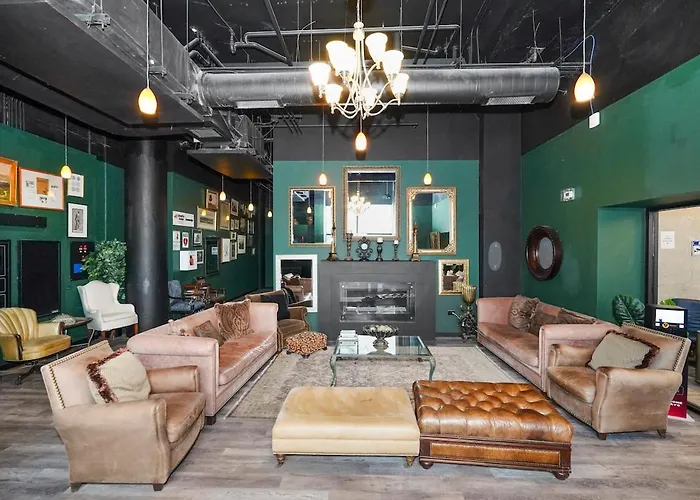 Spacious 2br Vacation With View, Optional Parking And Gym Near Mccormick Place & Downtown Attractions