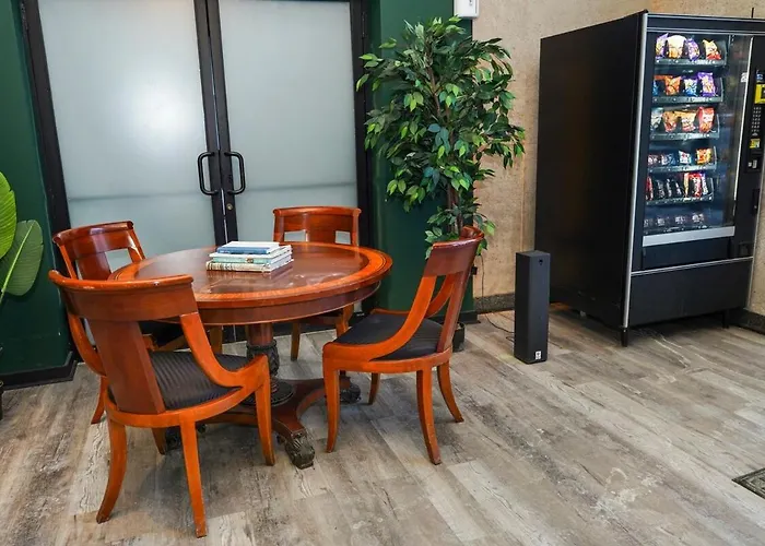 Spacious 2br Vacation With View, Optional Parking And Gym Near Mccormick Place & Downtown Attractions Apartment Chicago